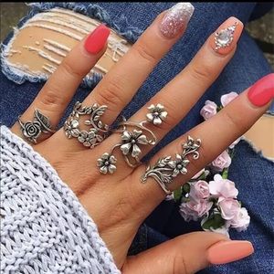 New/ Flowers Ring sets (4 rings)